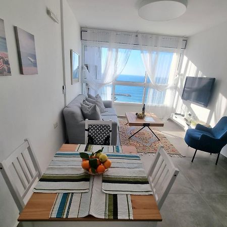 Beautiful 2-Bedroom Sea-View Apartment Netanya Dış mekan fotoğraf
