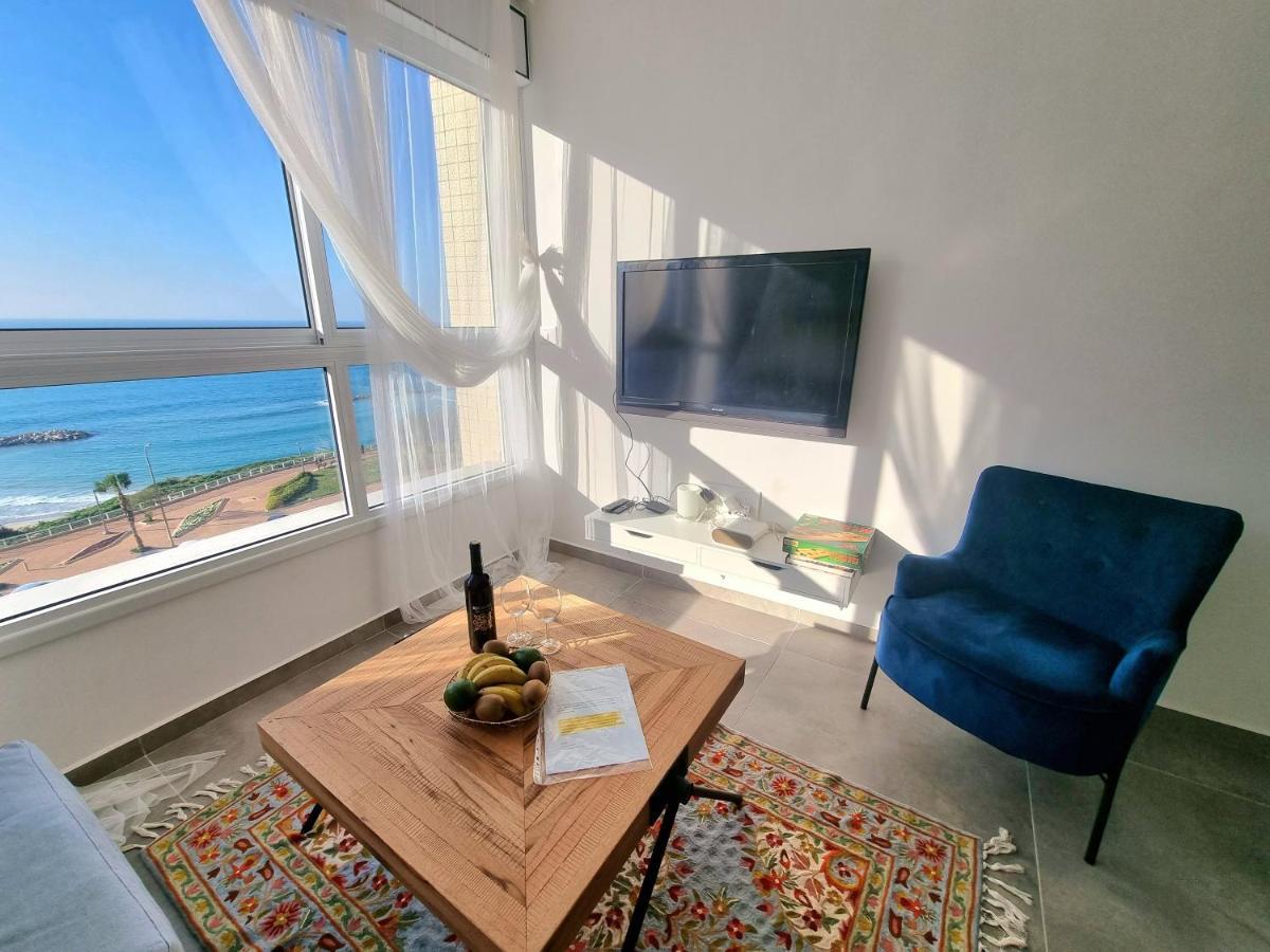 Beautiful 2-Bedroom Sea-View Apartment Netanya Dış mekan fotoğraf